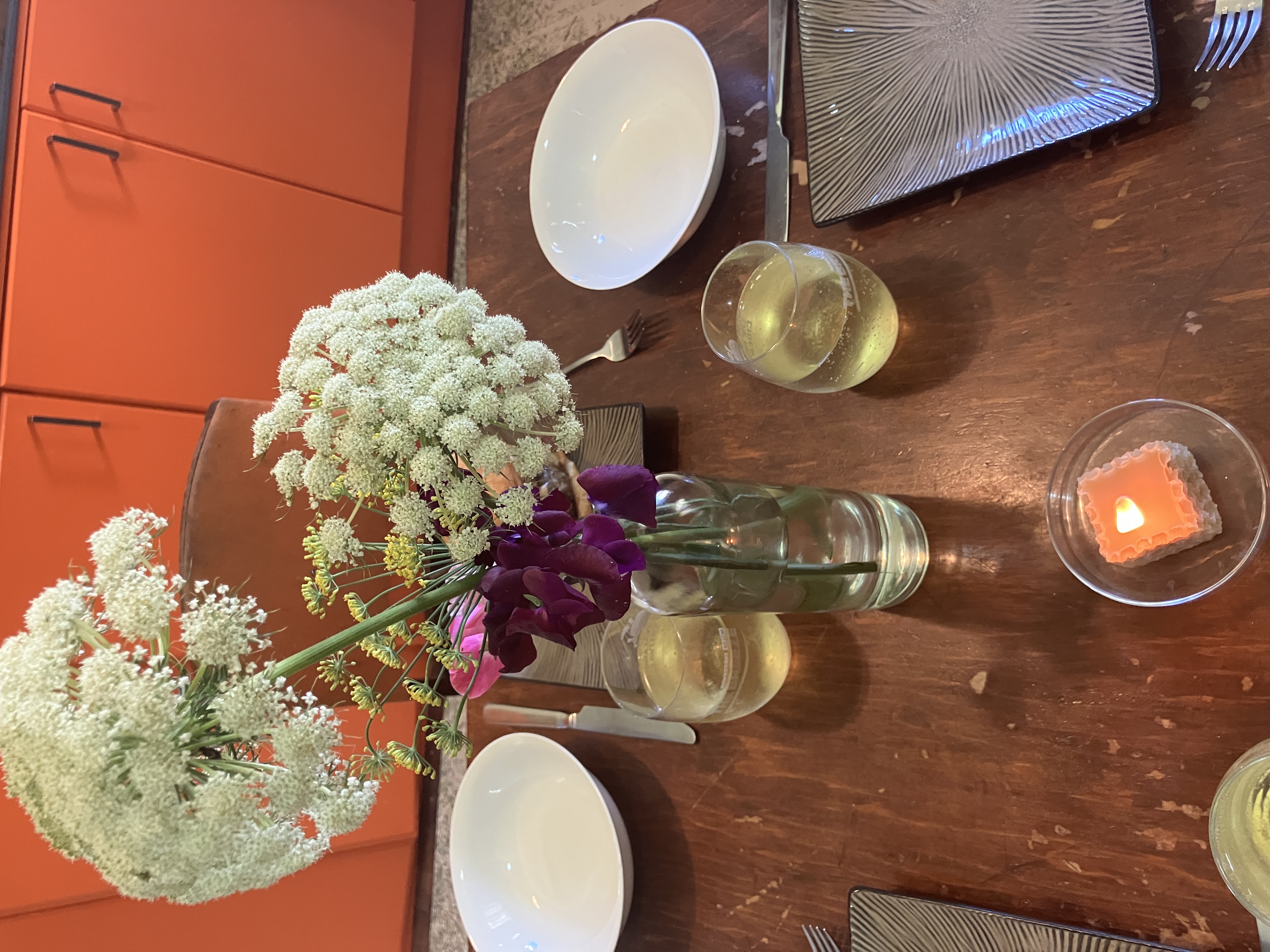 Table setting with white flowers and a lit candle